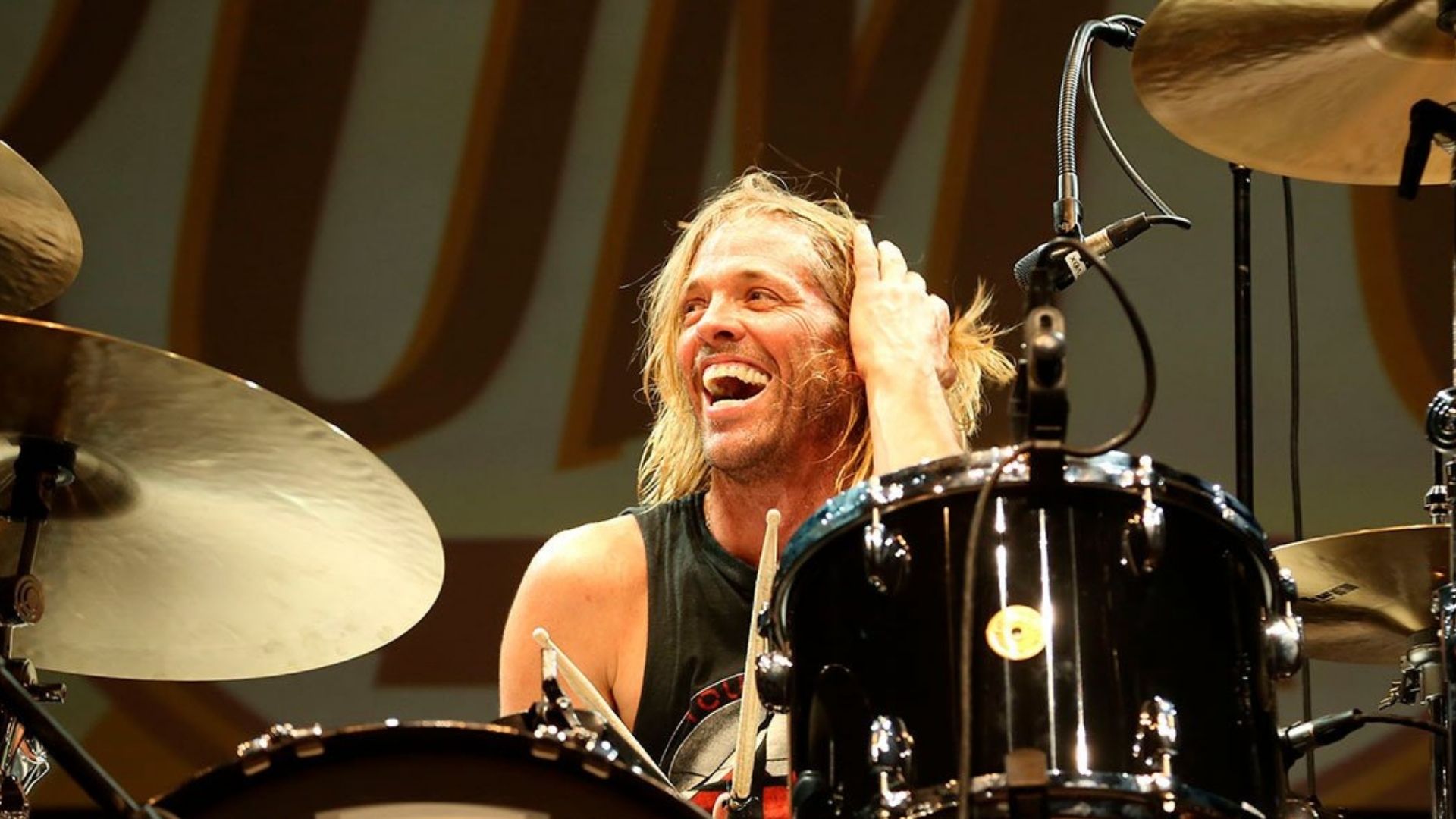 Mil bateristas se unen para honrar a Taylor Hawkins