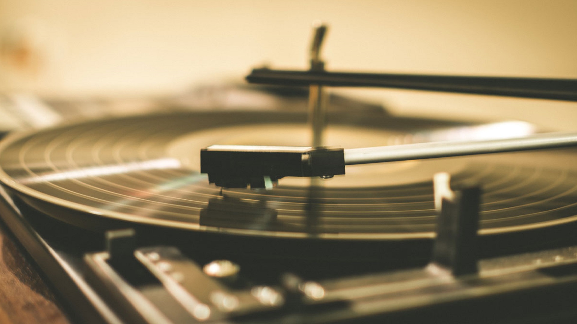 Venta de vinilos supera a la de CDs por primera vez en 30 años Venta de vinilos supera a la de CDs por primera vez en 30 años