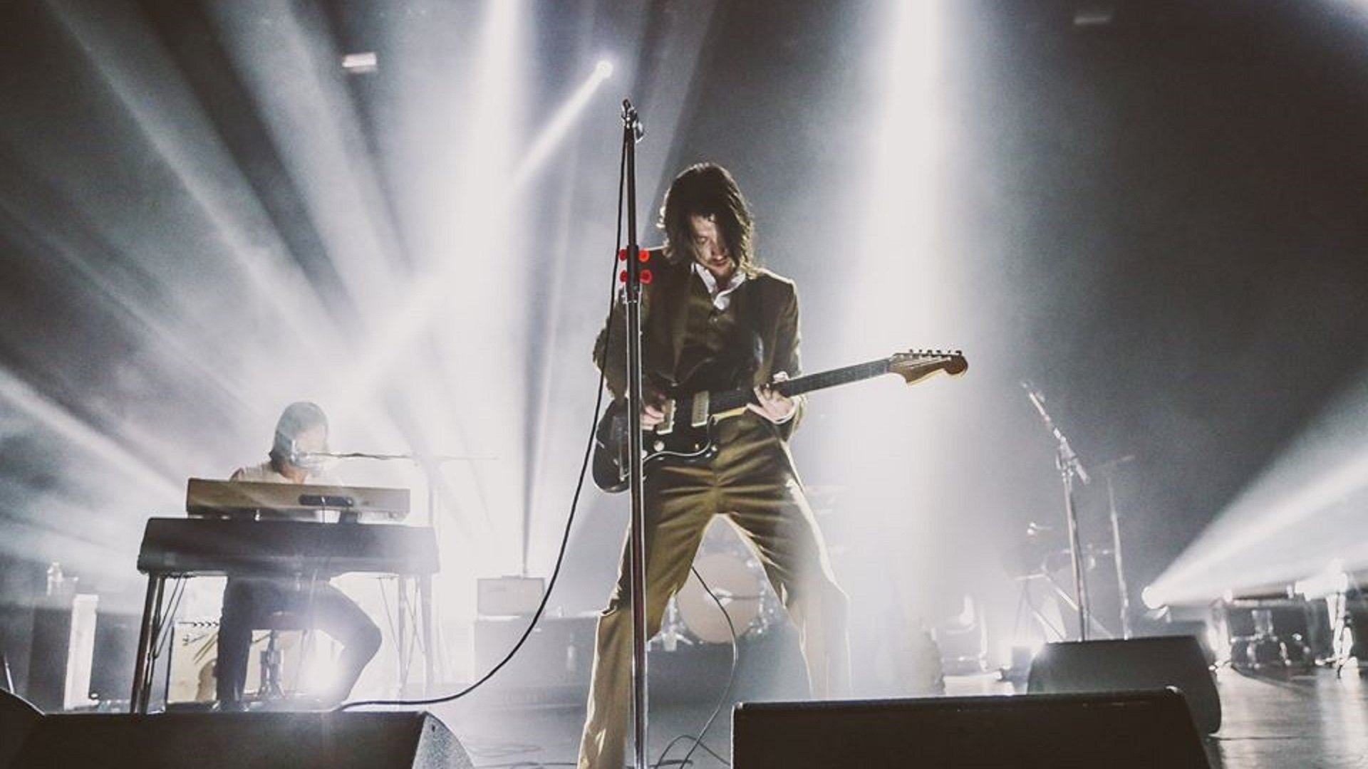 Arctic Monkeys estrena video de la versión en vivo de ‘Arabella’