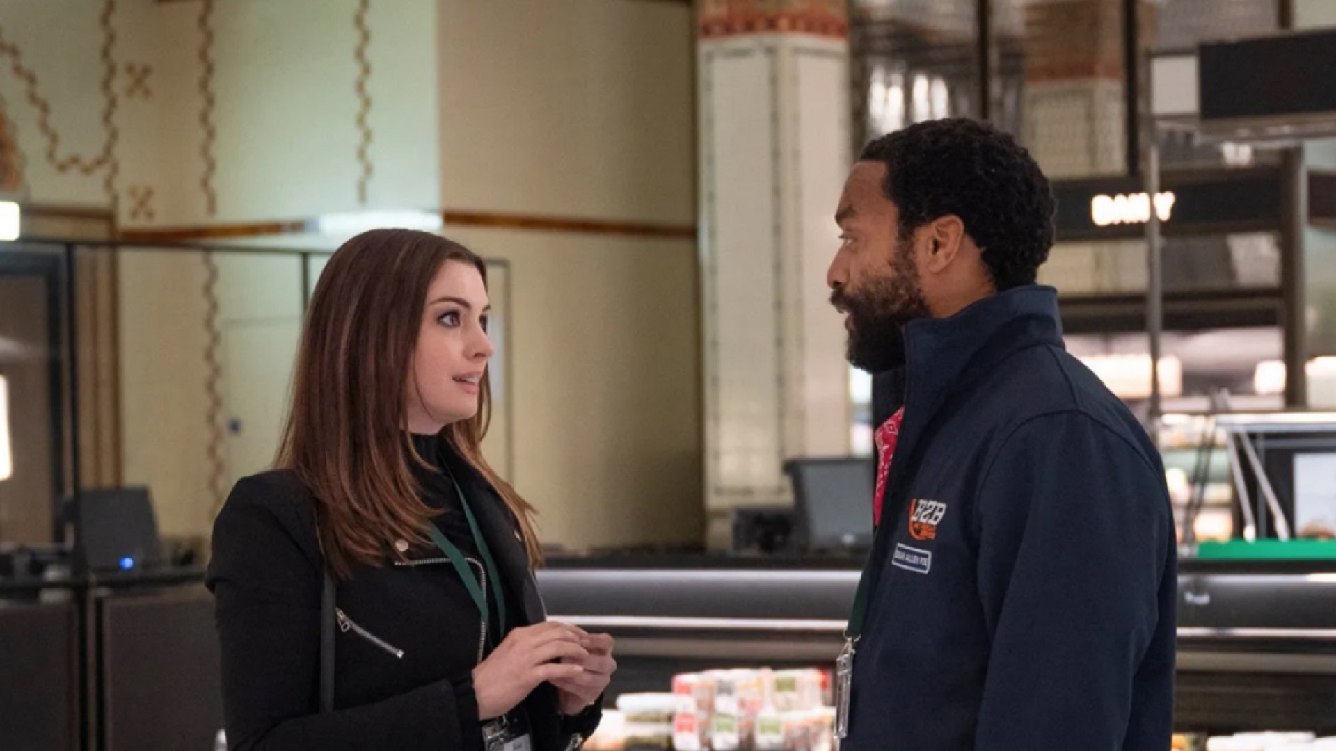 Lanzan tráiler de 'Locked Down' con Anne Hathaway y Chiwetel Ejiofor