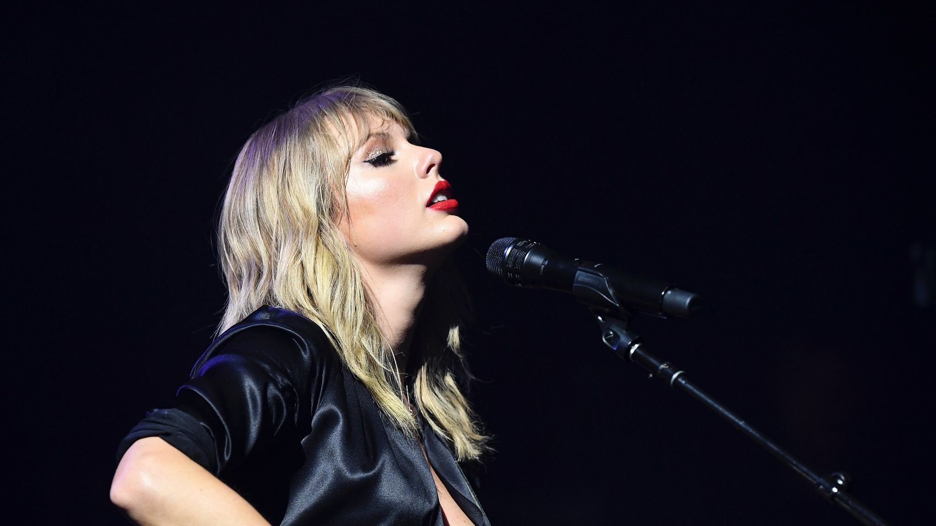 Taylor Swift comparte una versión regrabada de su sencillo 'This Love'
