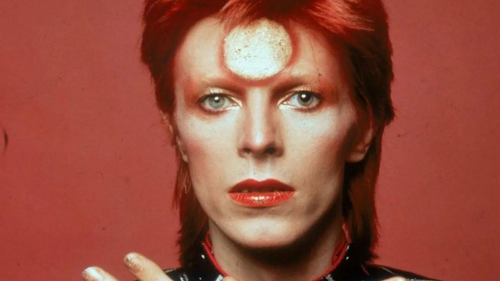 Revelan nueva figura de cera de David Bowie como Ziggy Stardust Revelan nueva figura de cera de David Bowie como Ziggy Stardust