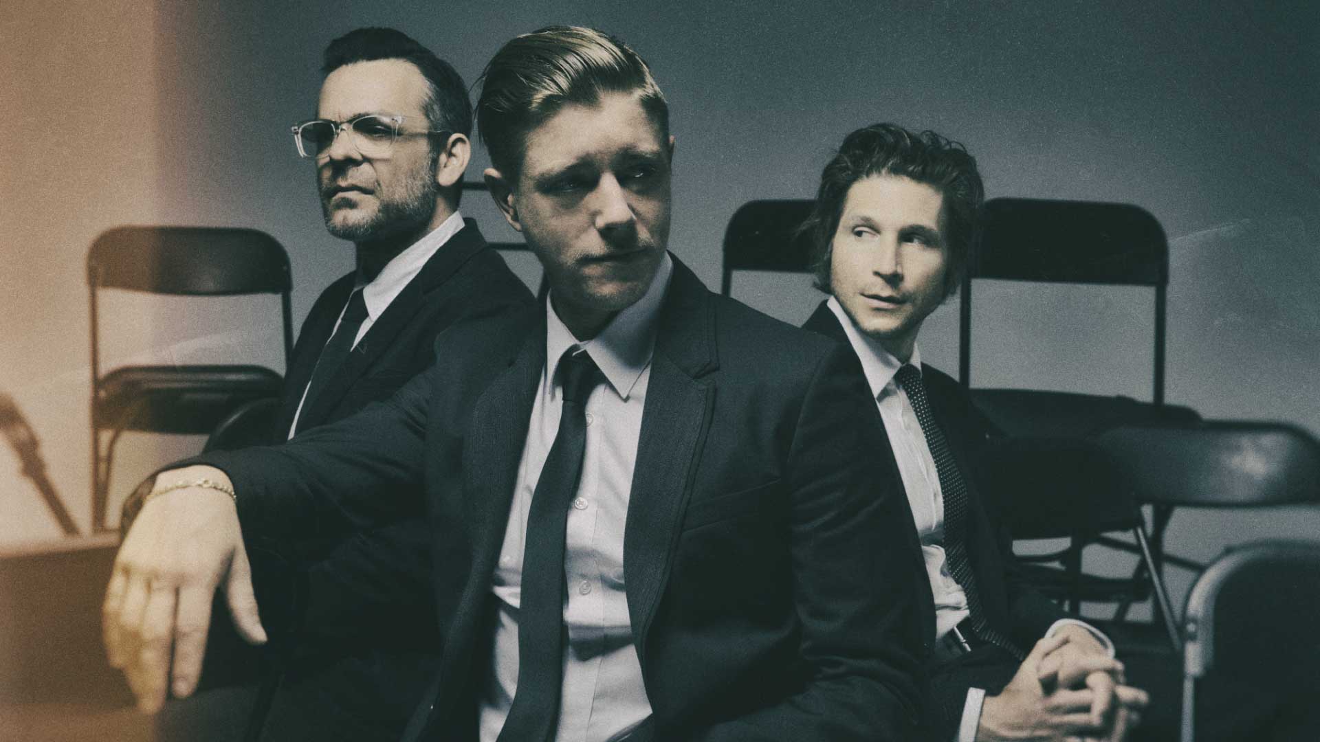 Interpol celebra el aniversario de “Turn on the bright lights” lanzando “The black EP” en digital.