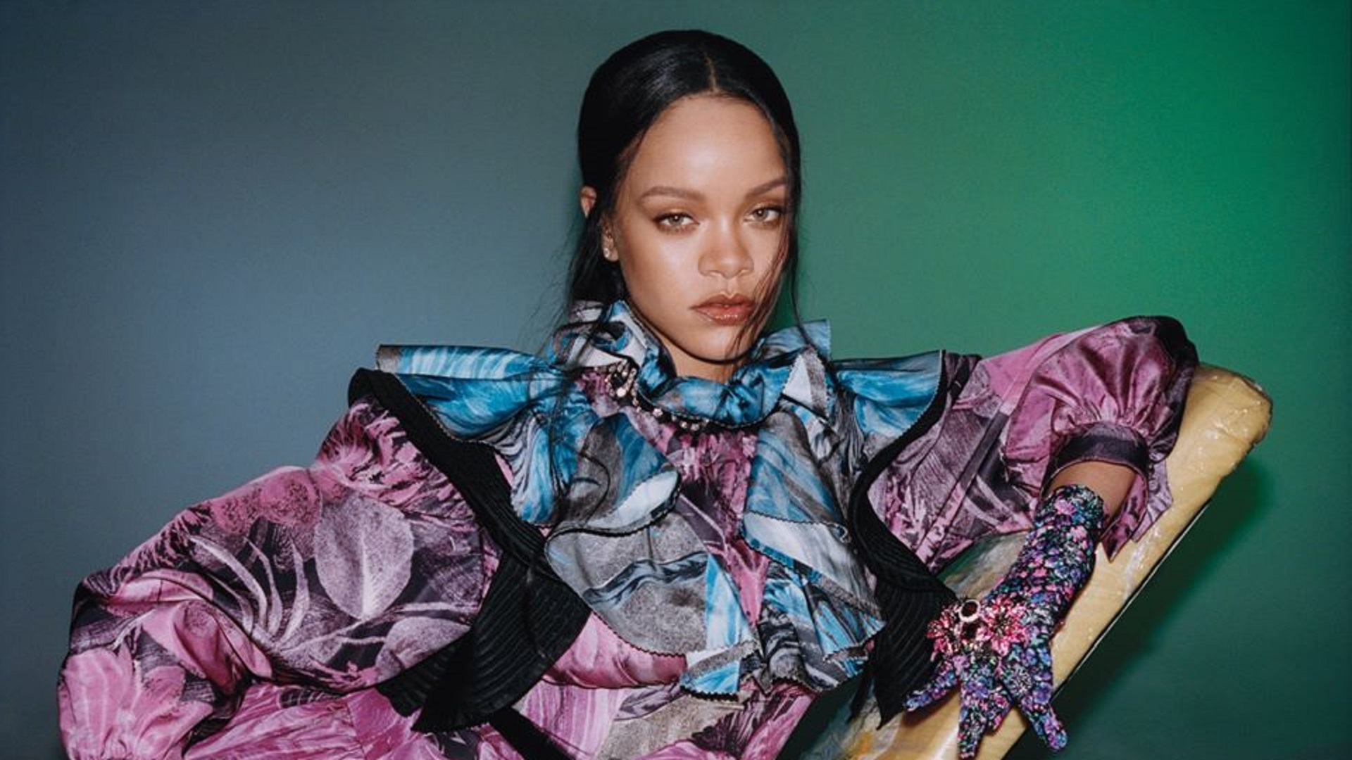 Rihanna enfurece a los hindúes con un colgante 'irrespetuoso' de Ganesha Rihanna enfurece a los hindúes con un colgante 'irrespetuoso' de Ganesha