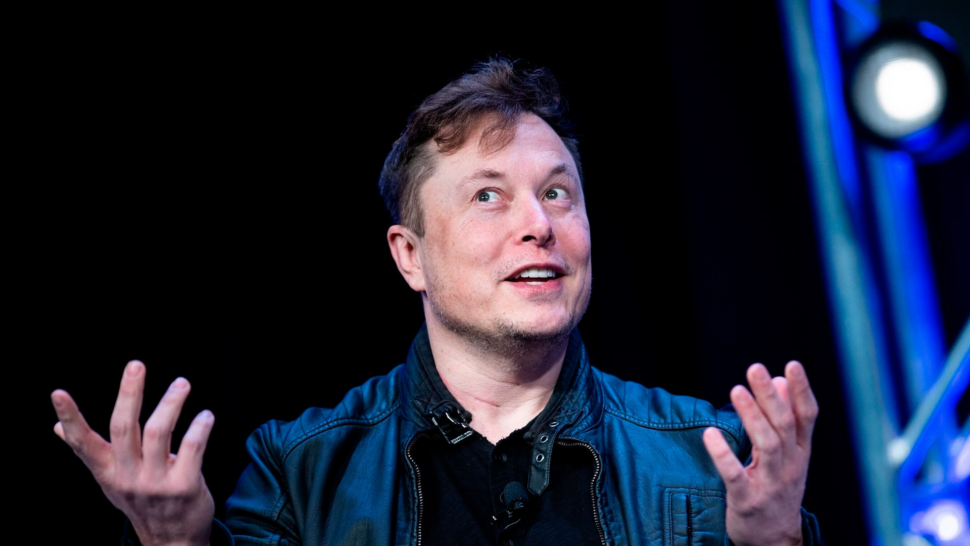 Elon Musk y su chip para escuchar música desde el cerebro humano