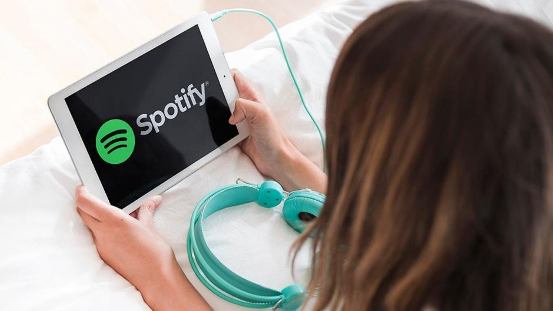 Spotify agregará advertencias de "consulta de contenido" a los podcasts con discusión sobre Covid