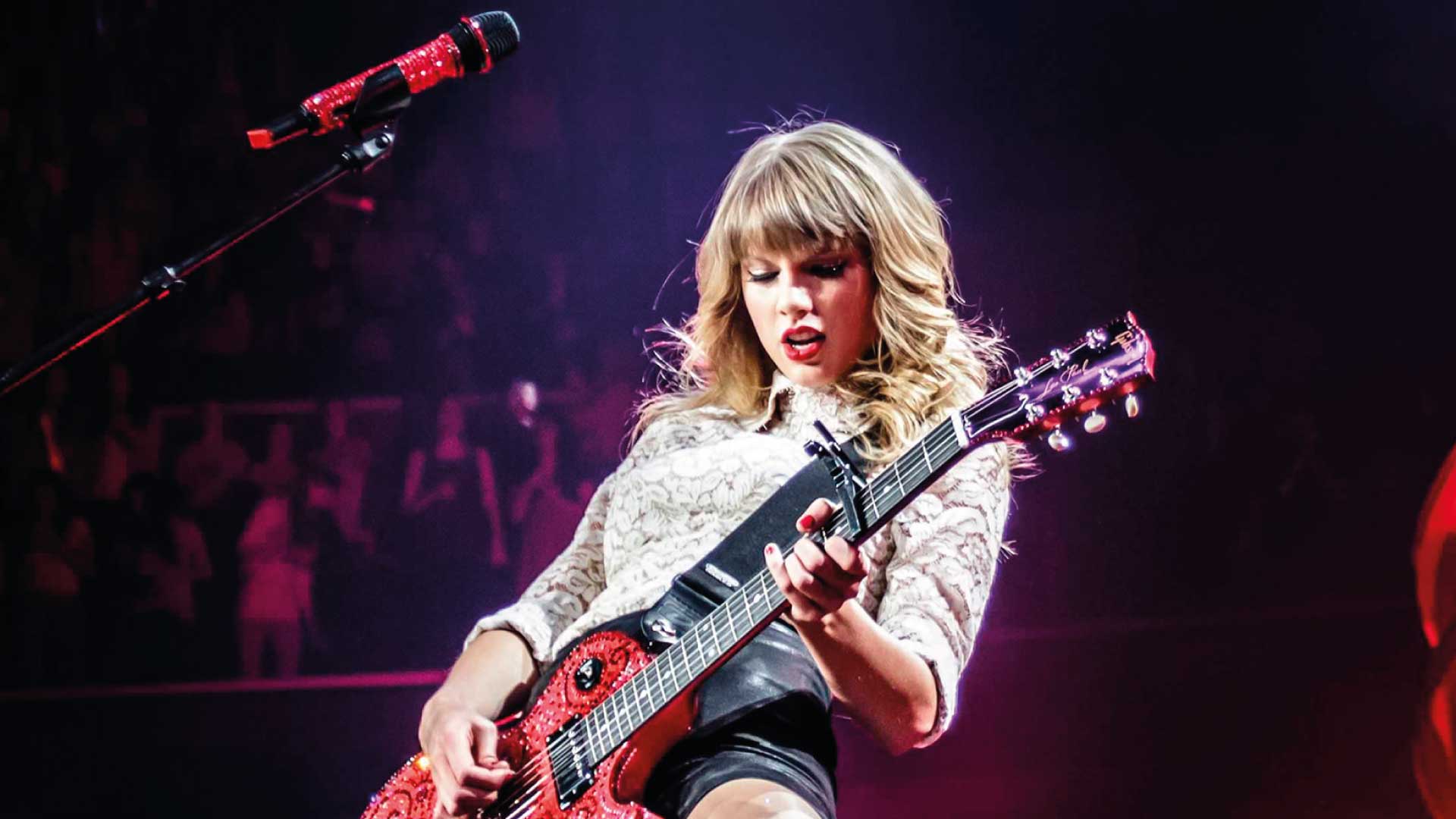Taylor Swift fue premiada como artista y compositora de la década