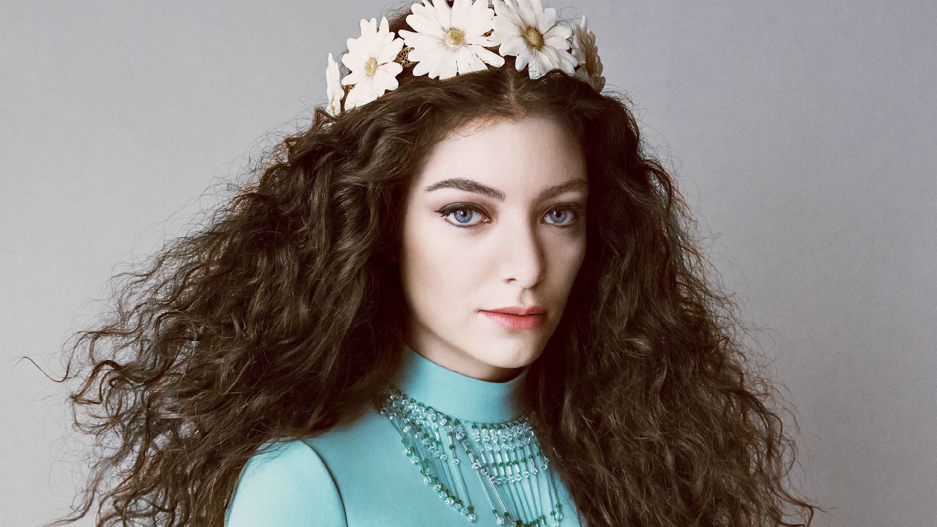 Escuche a Lorde cantando en lengua indígena