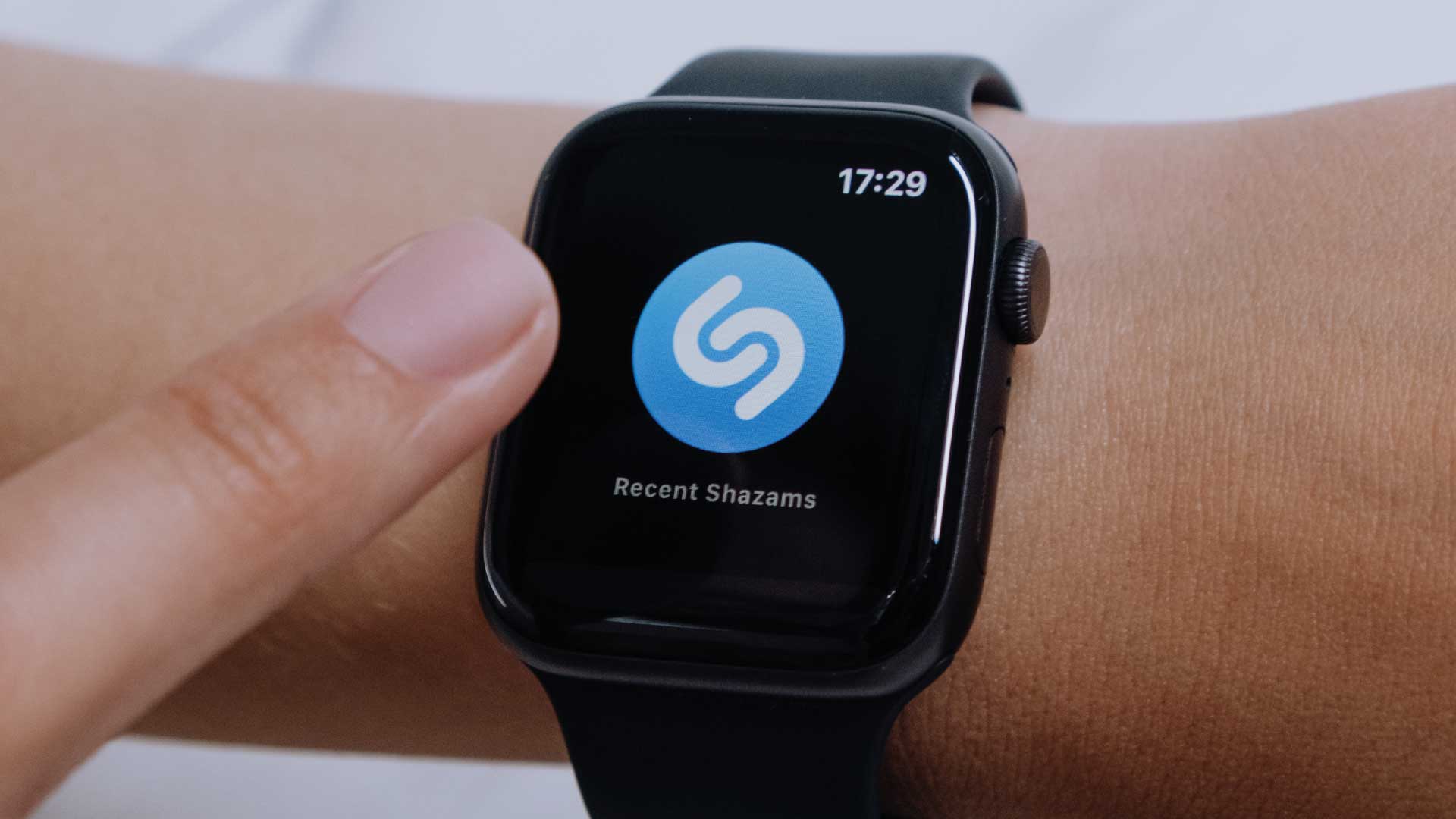 Shazam celebra sus 20 años invitándonos a redescubrir las canciones más buscadas de su historia