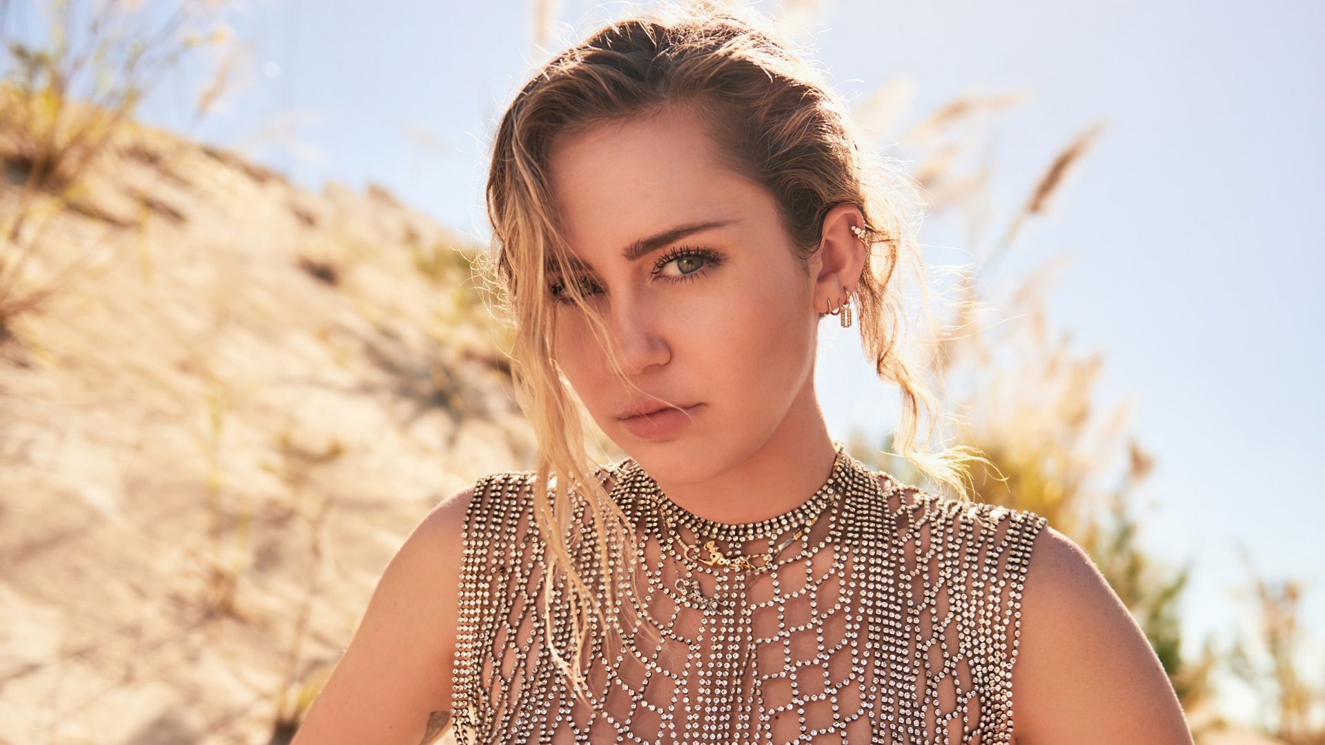Miley Cyrus anuncia su primer álbum en vivo 'Attention: Miley Live'