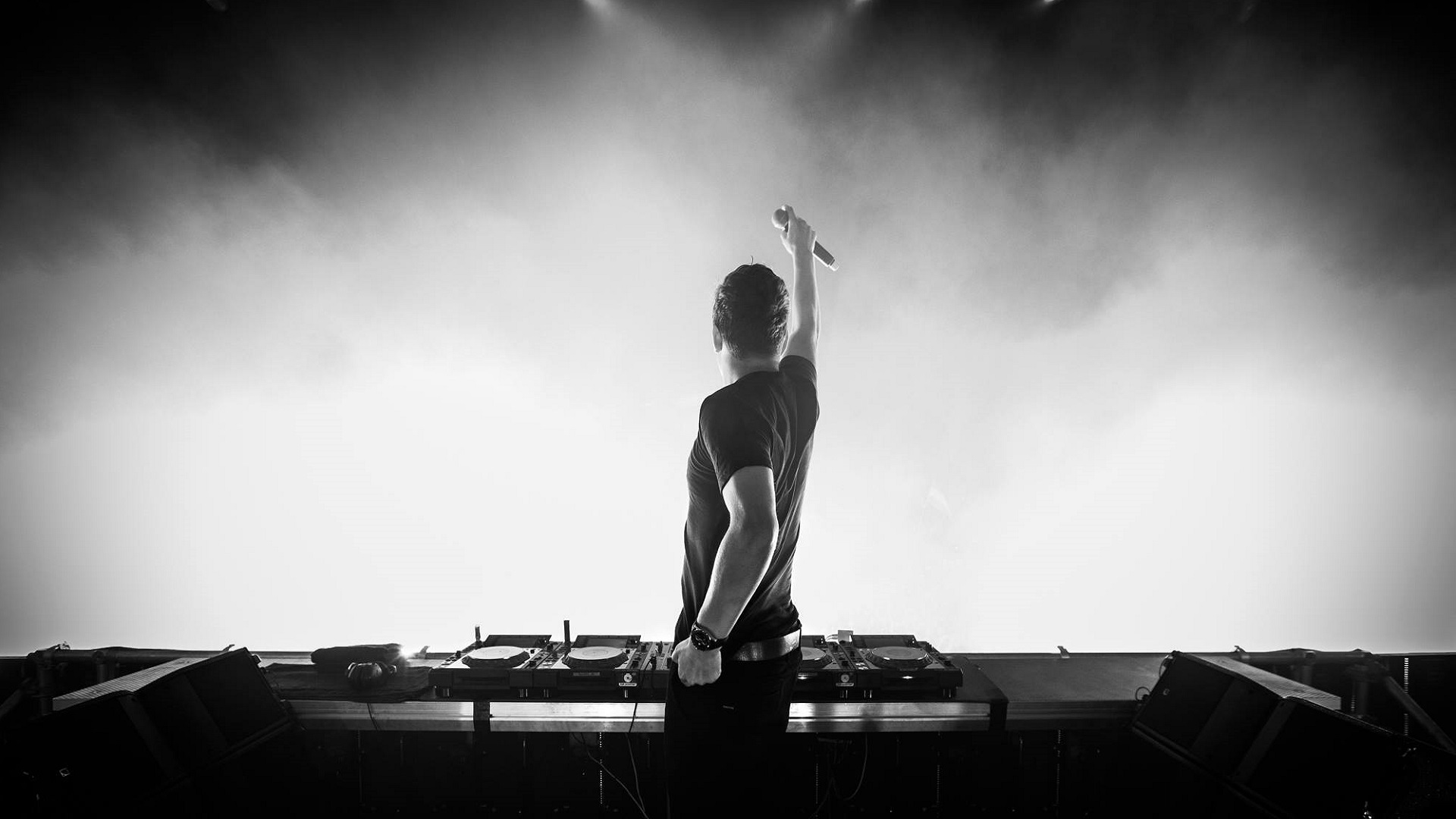 Así fue el concierto que Martin Garrix dio sobre el agua Así fue el concierto que Martin Garrix dio sobre el agua