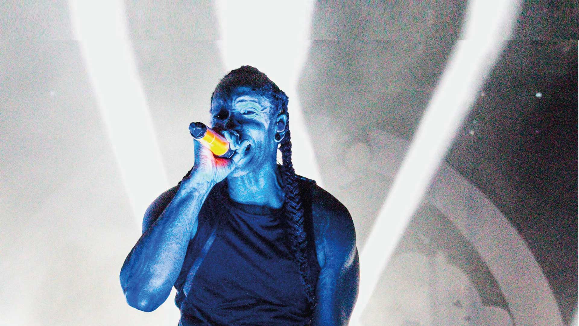 The Prodigy regresa a los escenarios después de la partida de Keith Flint. The Prodigy regresa a los escenarios después de la partida de Keith Flint.
