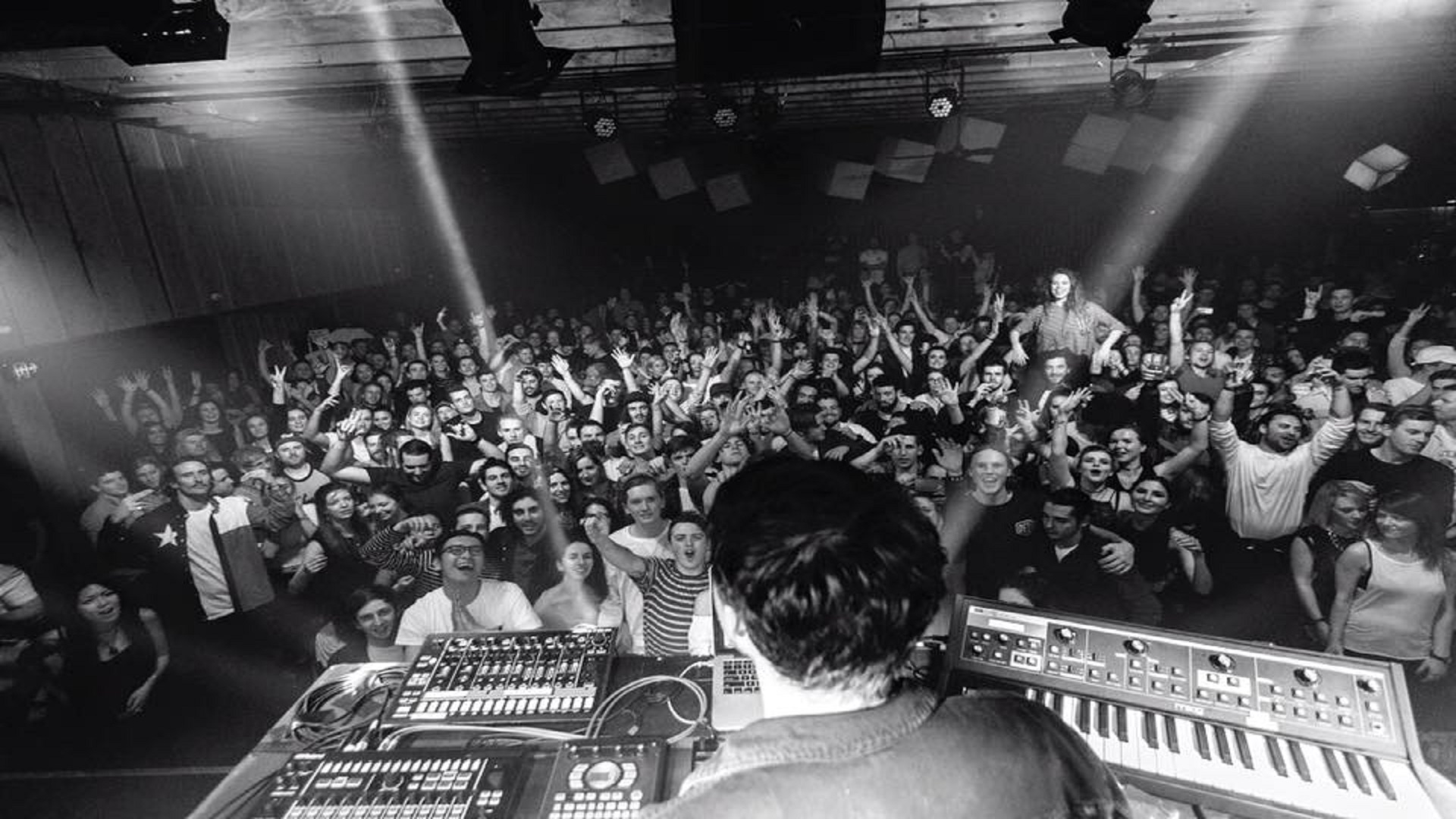 Escuche el DJ Set de Tourist para Residente X Escuche el DJ Set de Tourist para Residente X