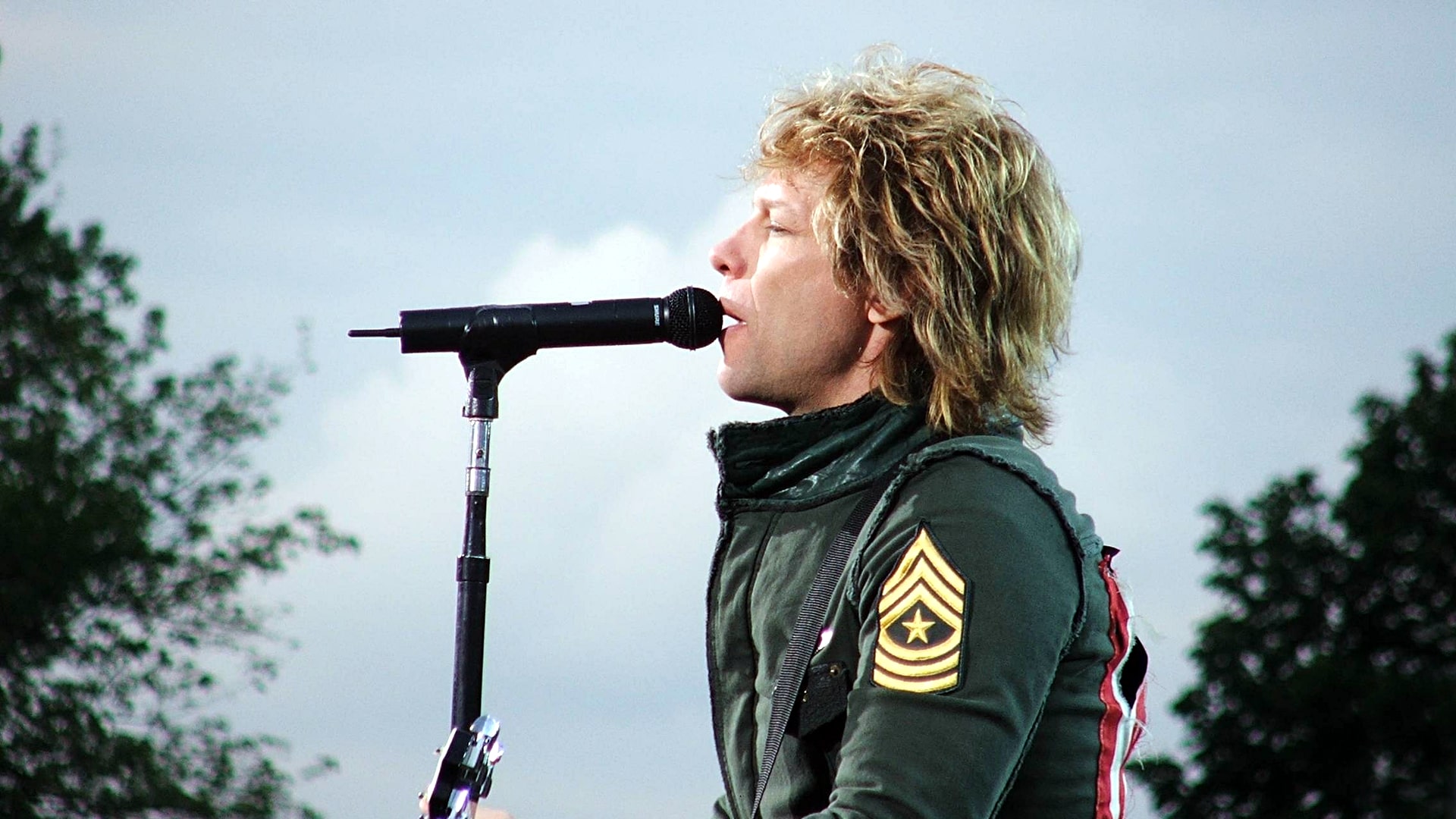 Incertidumbre sobre el futuro de Bon Jovi: ¿Se retira de los escenarios debido a problemas de salud?