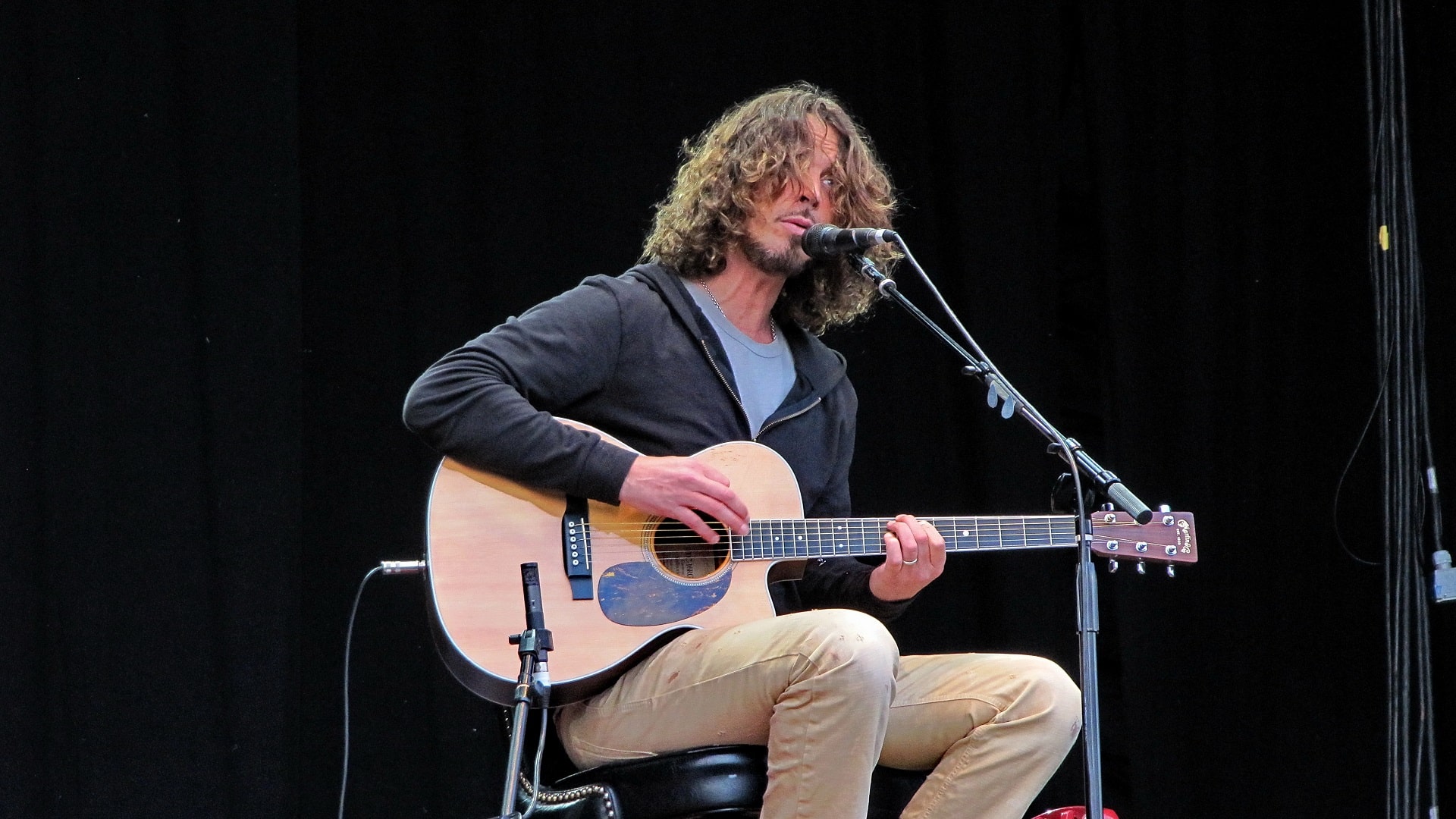 Publican álbum póstumo de Chris Cornell