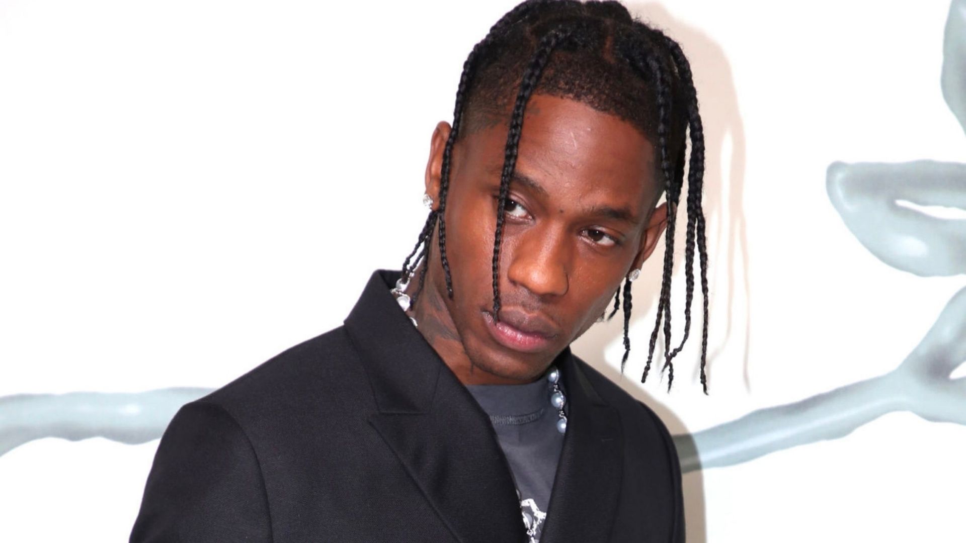 Dior pospone indefinidamente su colaboración con Travis Scott