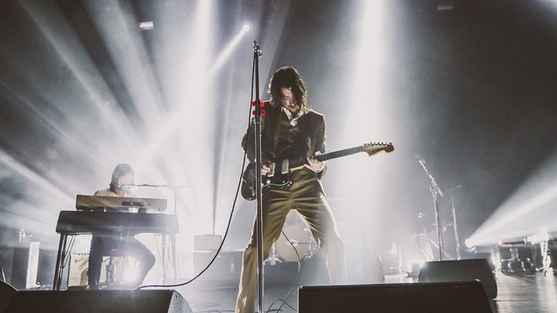 Arctic Monkeys sorteará guitarra de Alex Turner Arctic Monkeys sorteará guitarra de Alex Turner