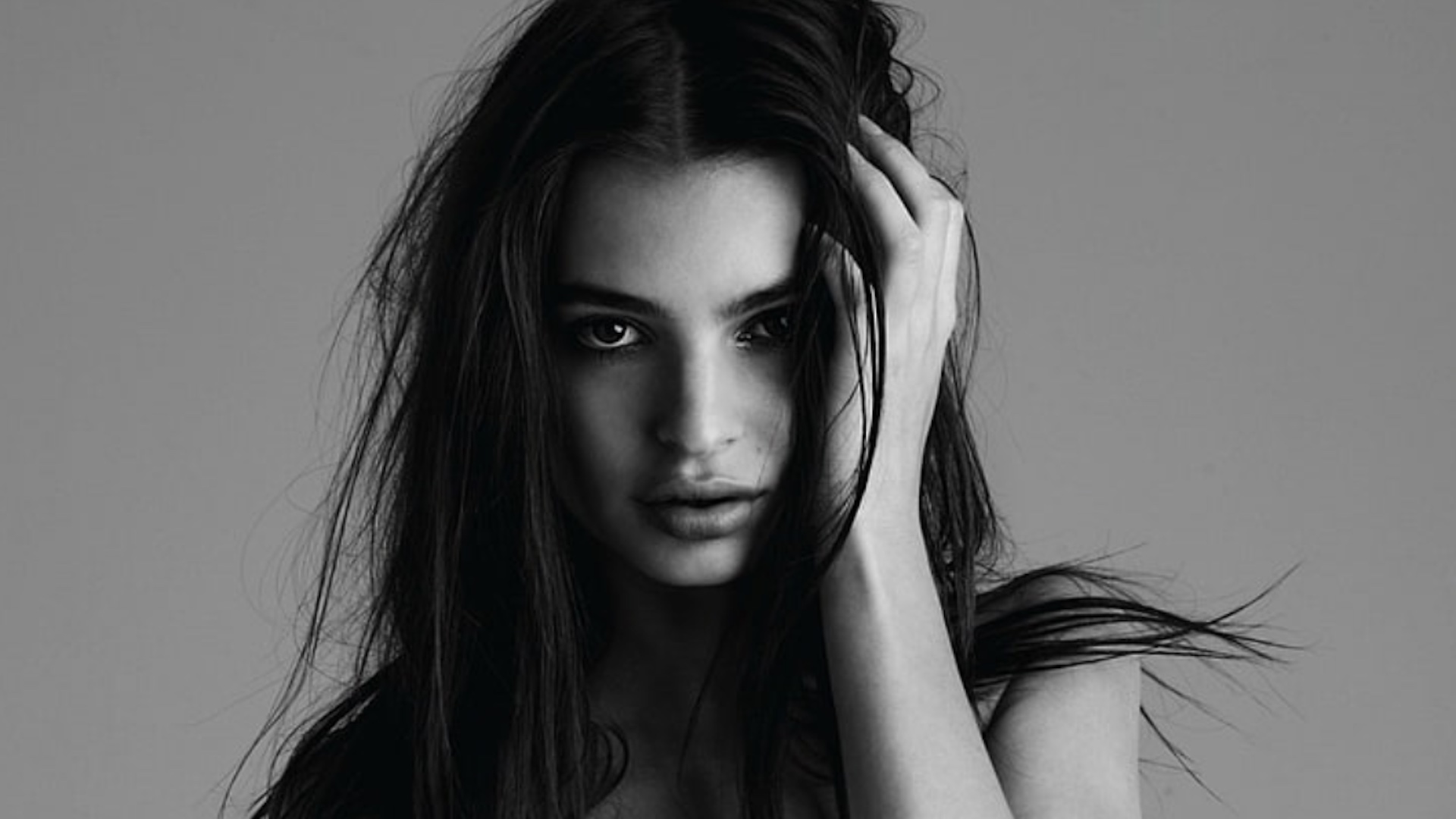 Emily Ratajkowski dice que Robin Thicke la manoseó en la filmación del video de 'Blurred Lines' Emily Ratajkowski dice que Robin Thicke la manoseó en la filmación del video de 'Blurred Lines'