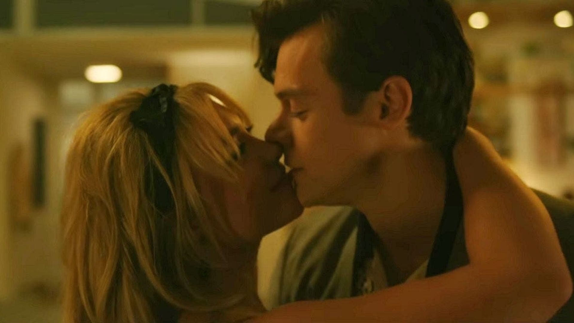 El tráiler de 'Don't Worry Darling' muestra a Florence Pugh y Harry Styles protagonizar un audaz thriller psicológico El tráiler de 'Don't Worry Darling' muestra a Florence Pugh y Harry Styles protagonizar un audaz thriller psicológico