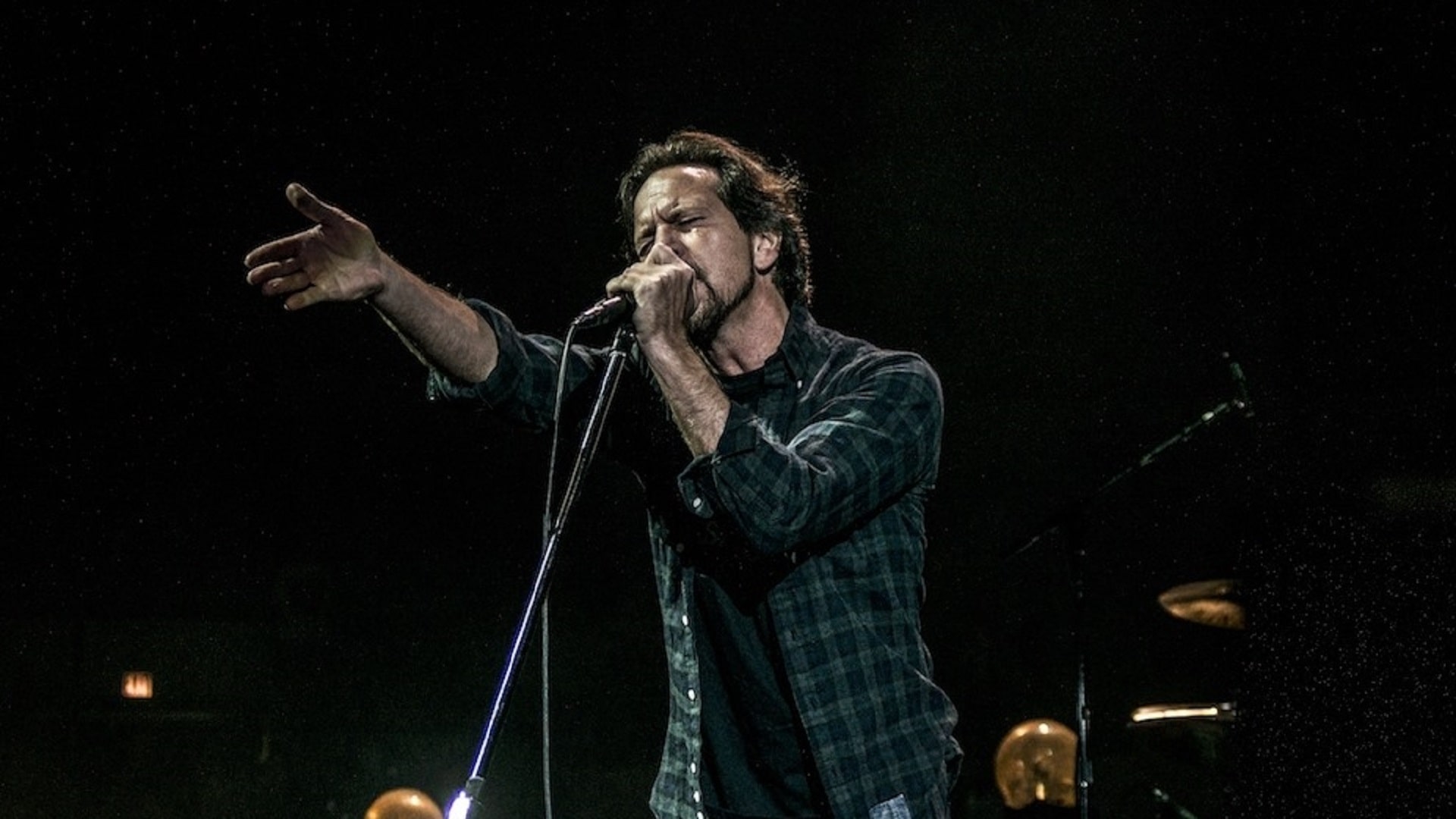 Eddie Vedder lanza dos nuevas canciones en solitario