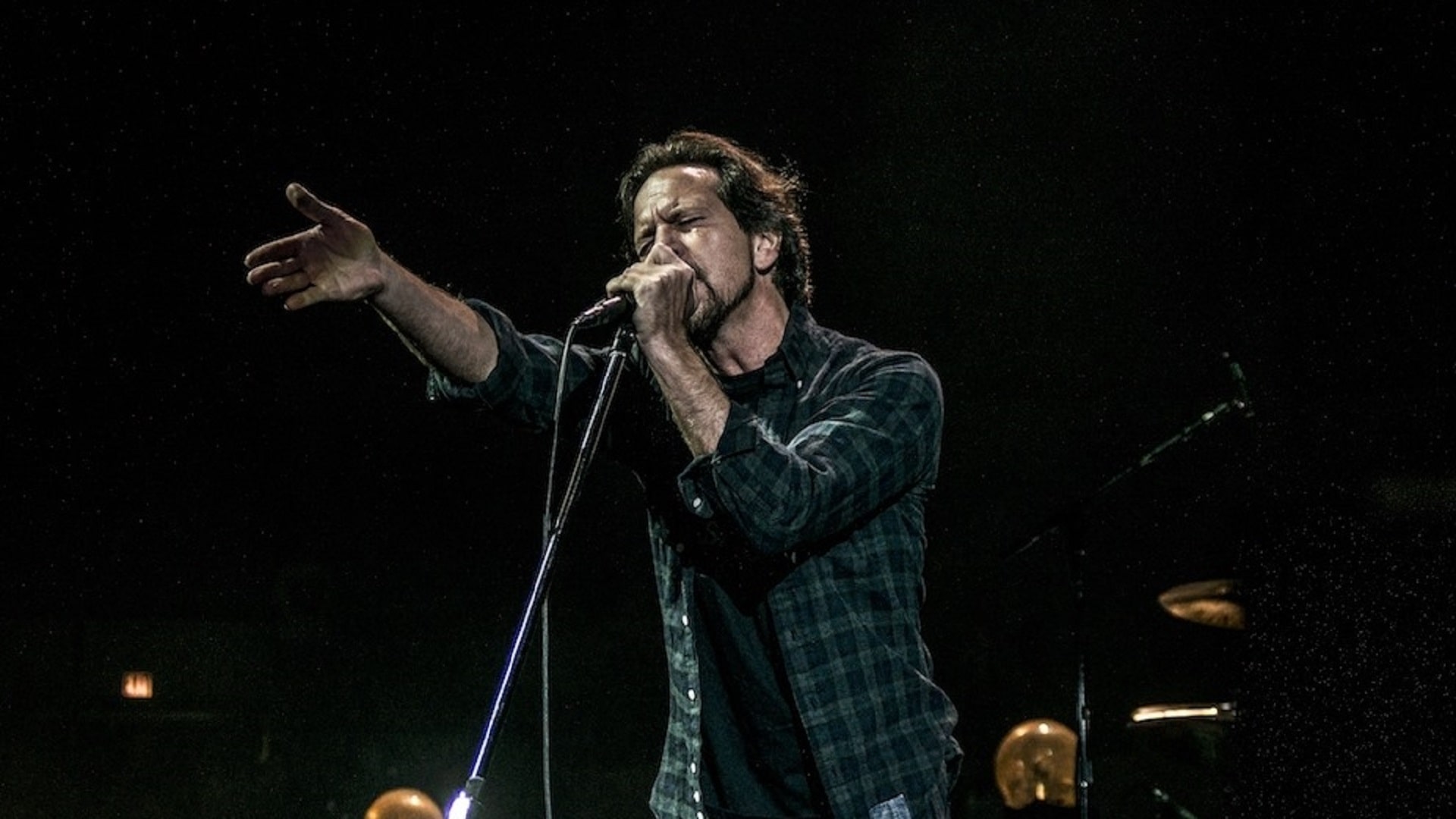 Eddie Vedder lanza dos nuevas canciones en solitario Eddie Vedder lanza dos nuevas canciones en solitario