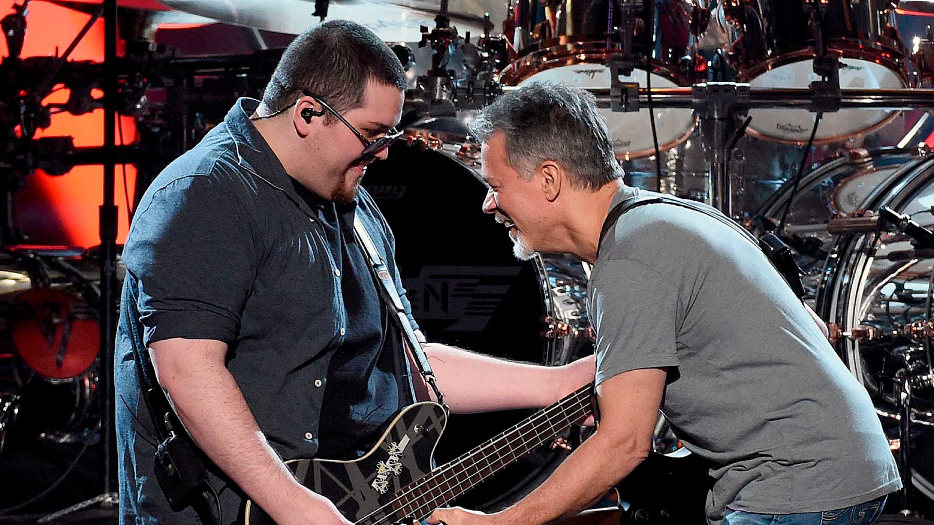 Vea el emotivo homenaje de Wolfgang Van Halen a su padre en el video de “Distance”