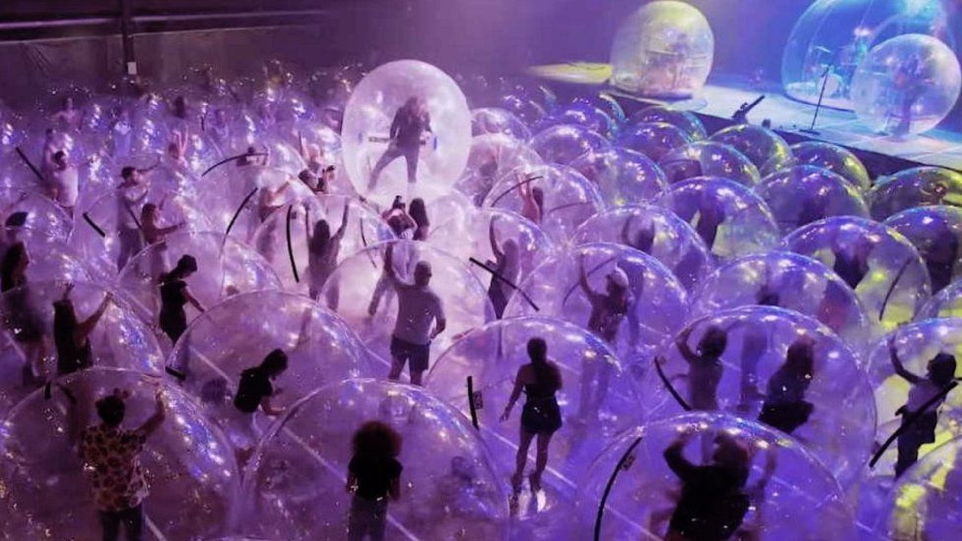Así fue el show al interior de burbujas de Flaming Lips