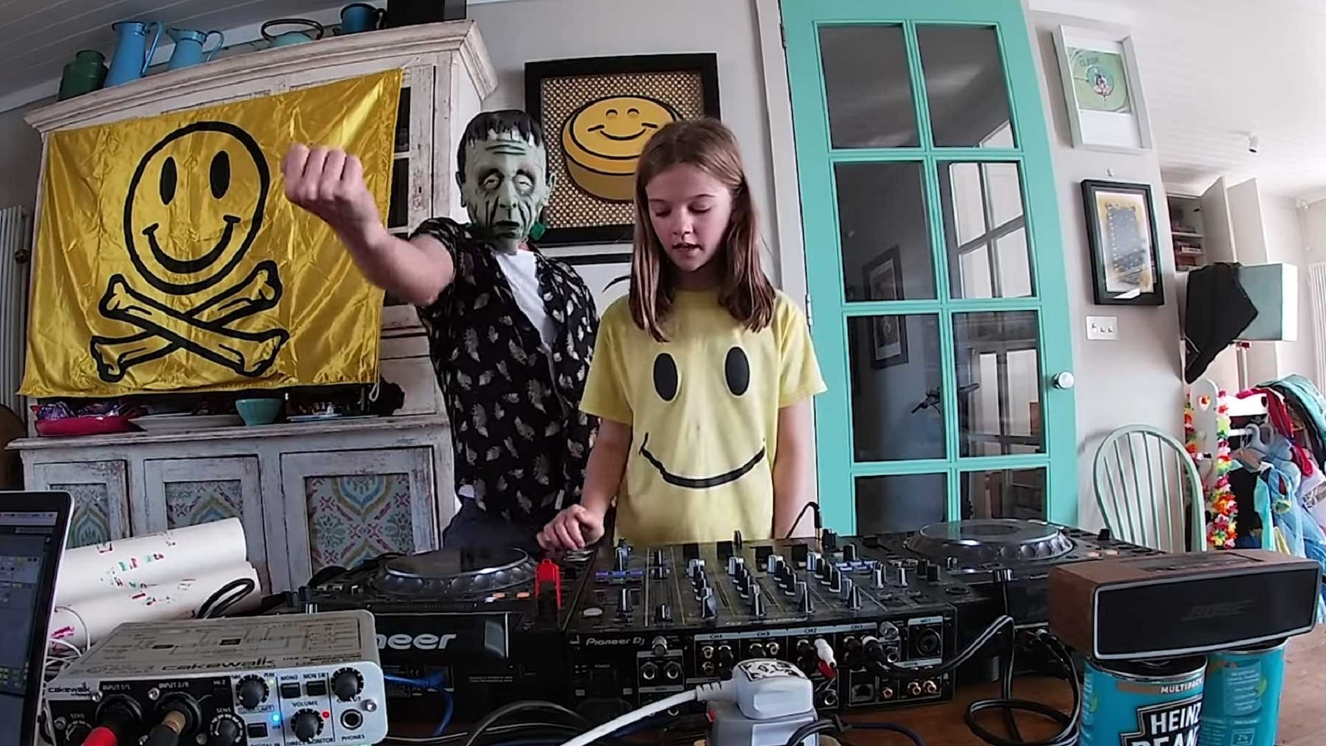 Fat Girl Slim: La hija de Fatboy Slim se estrena como Dj durante la cuarentena Fat Girl Slim: La hija de Fatboy Slim se estrena como Dj durante la cuarentena