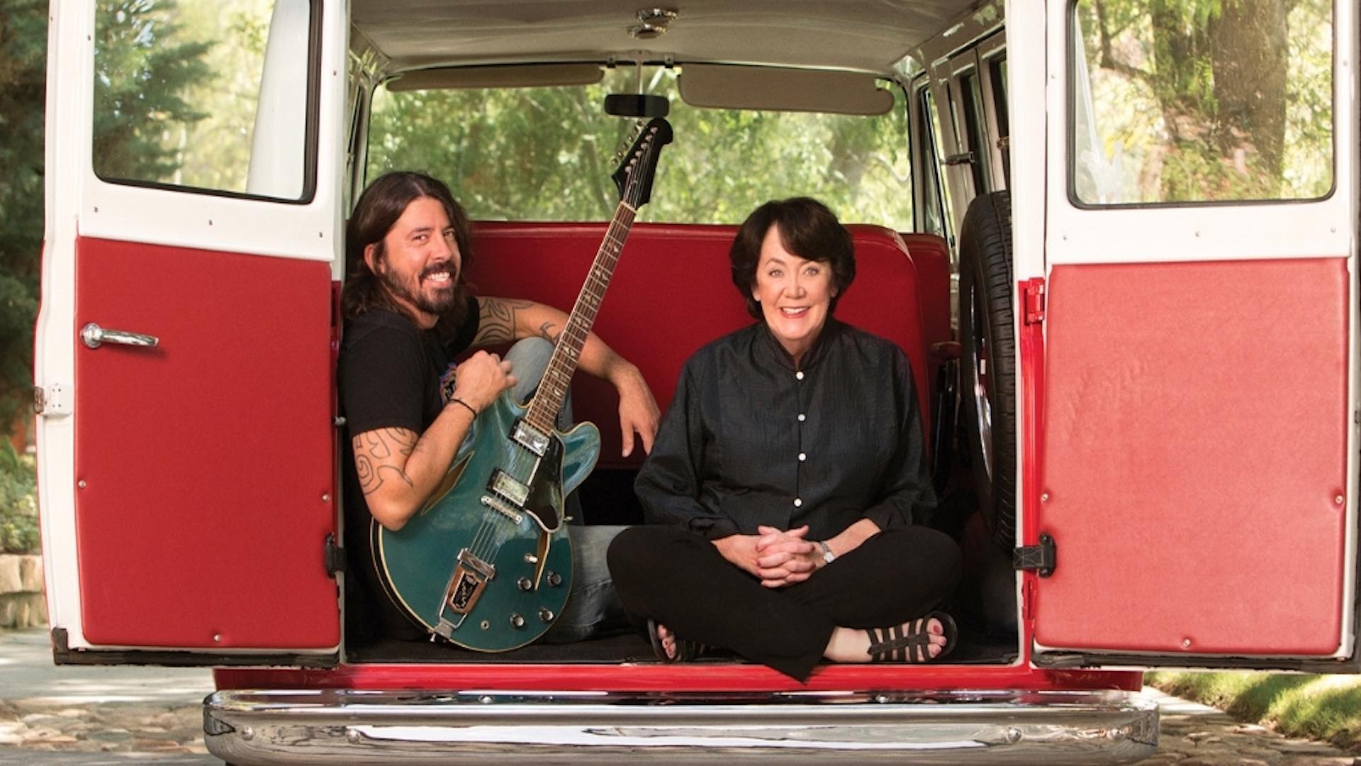 Vea el trailer de ‘From Cradle To Stage', la serie de Dave Grohl junto a su mamá