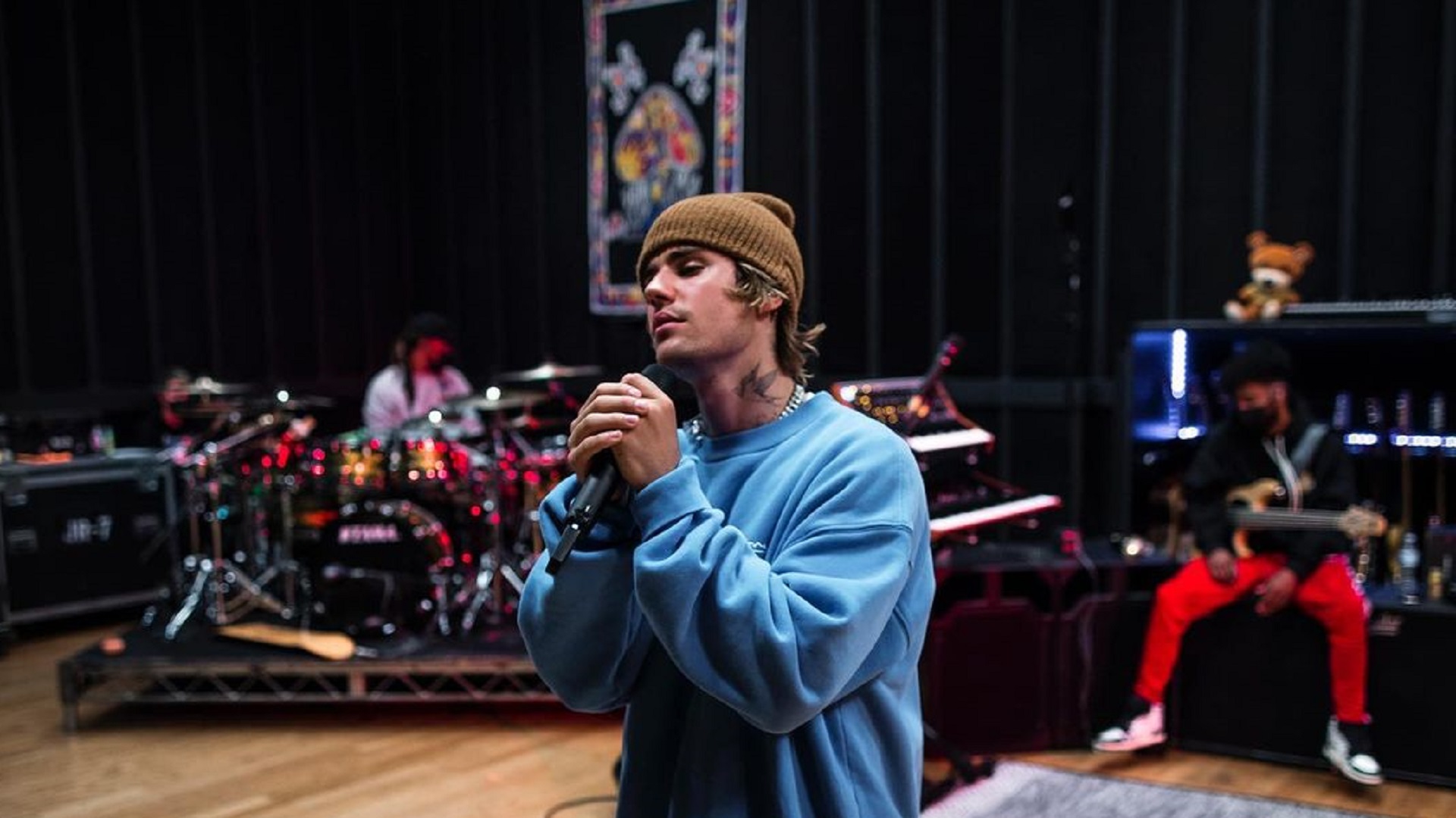 Justin Bieber le rinde un tributo a los trabajadores de la salud de Reino Unido Justin Bieber le rinde un tributo a los trabajadores de la salud de Reino Unido