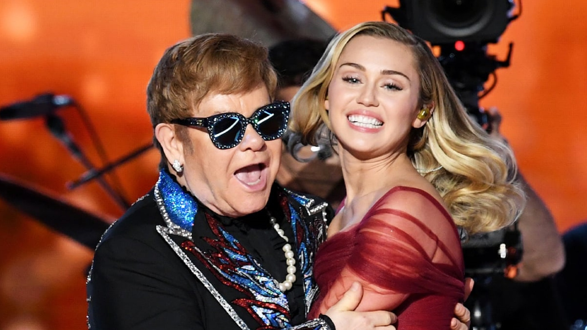 Miley Cyrus tendrá a grandes de la musica en su álbum tributo a Metallica.