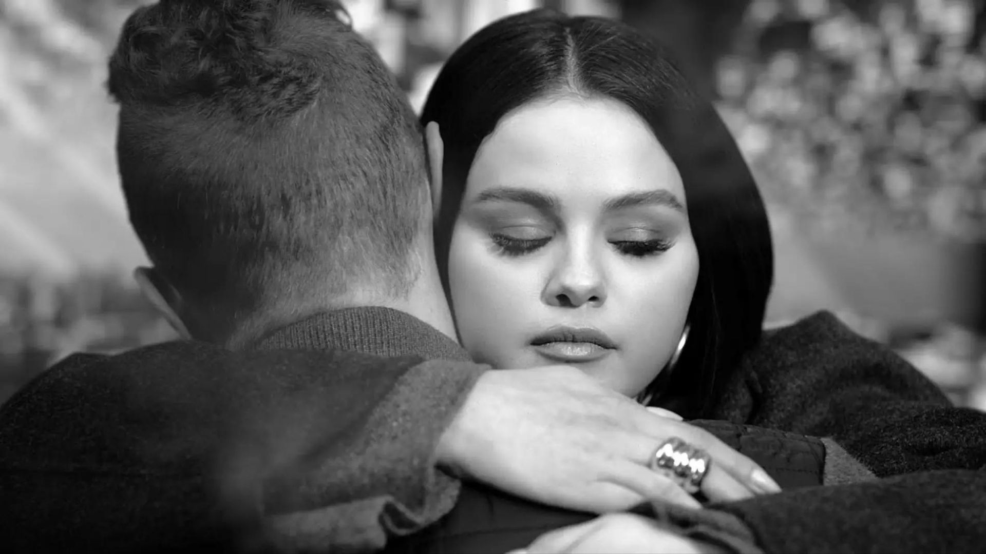 Selena Gomez y Chris Martin presentan el videoclip de ‘Let Somebody Go’