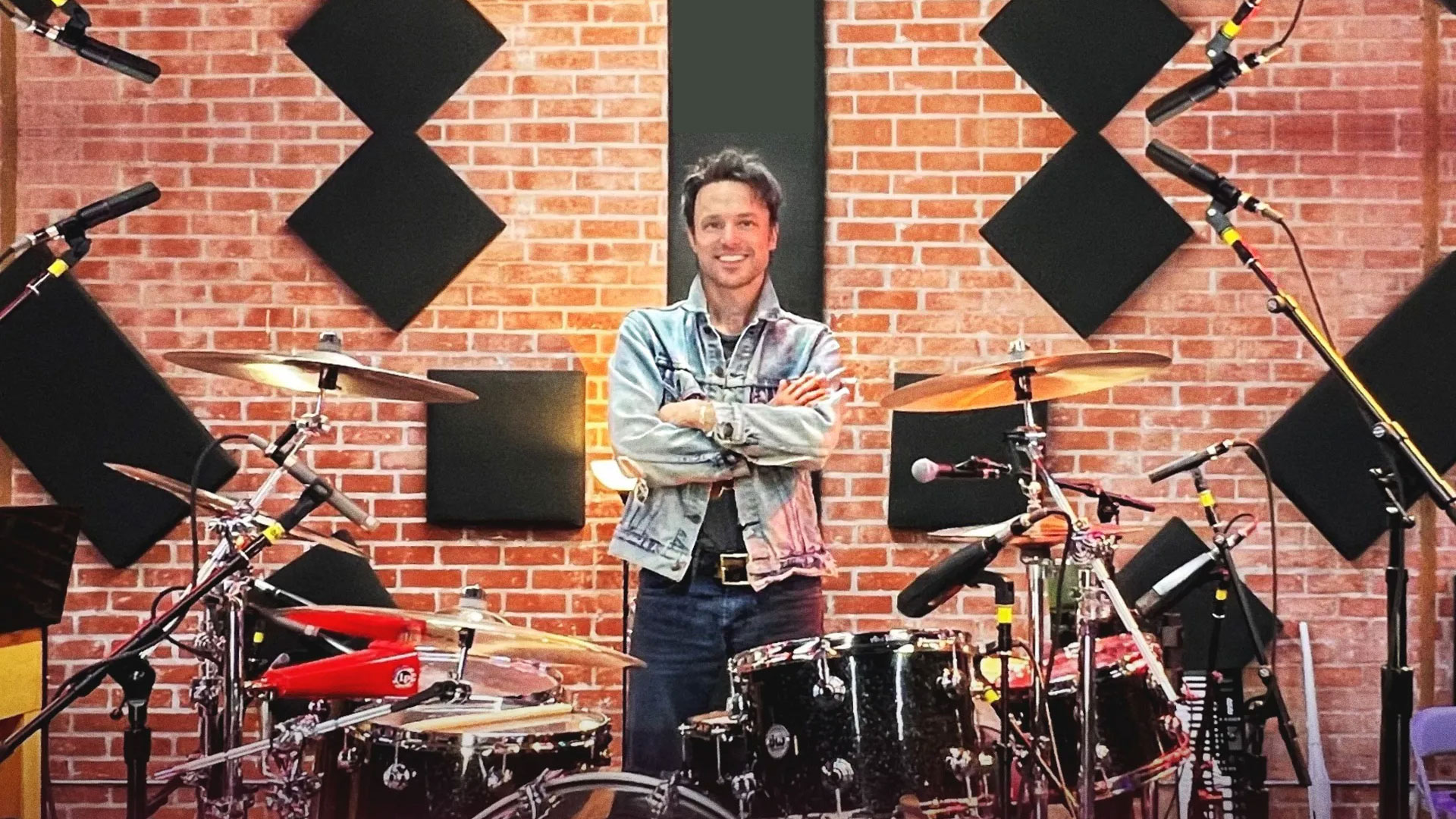 Isaac Carpenter nuevo baterista de Guns N’ Roses