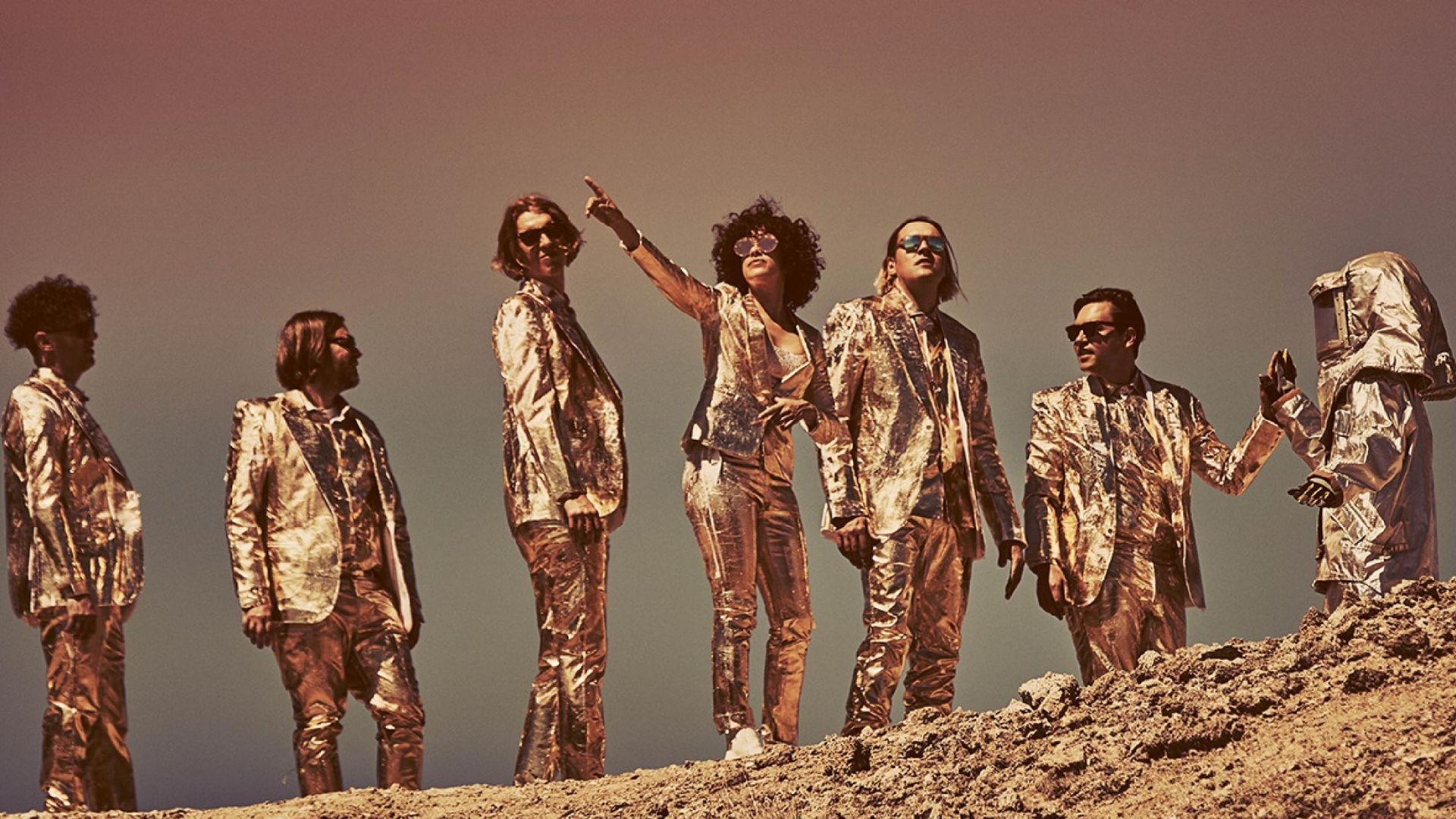 Arcade Fire continúa mostrando nuevo material con partituras y postales
