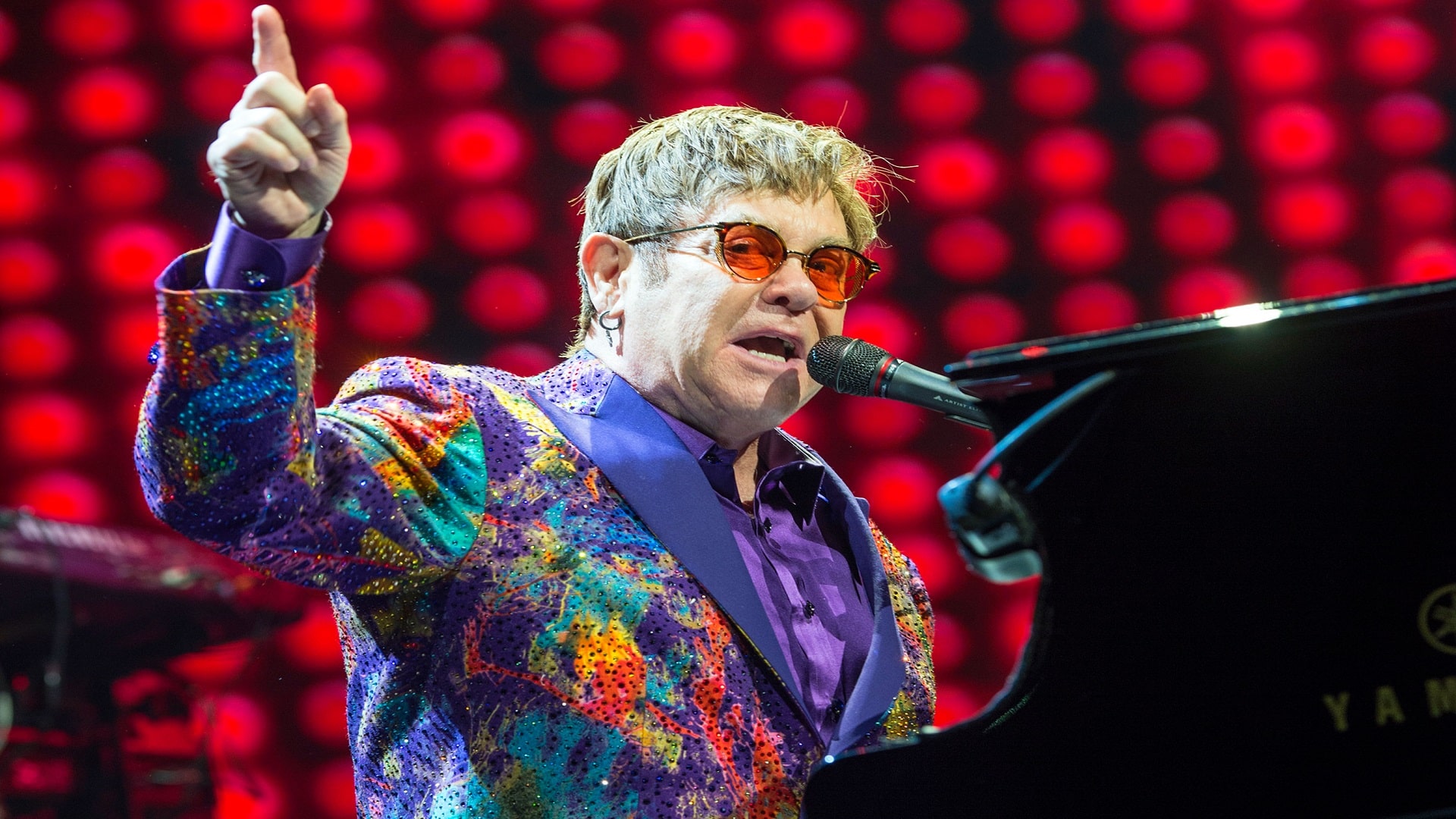 10 cosas que no sabía de Elton John en su cumpleaños #74