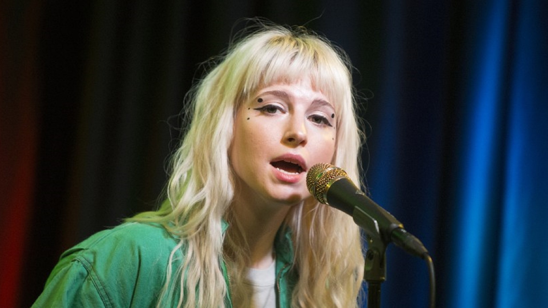 Hayley Williams hace su propia versión de 'Fake Plastic Trees' de Radiohead Hayley Williams hace su propia versión de 'Fake Plastic Trees' de Radiohead