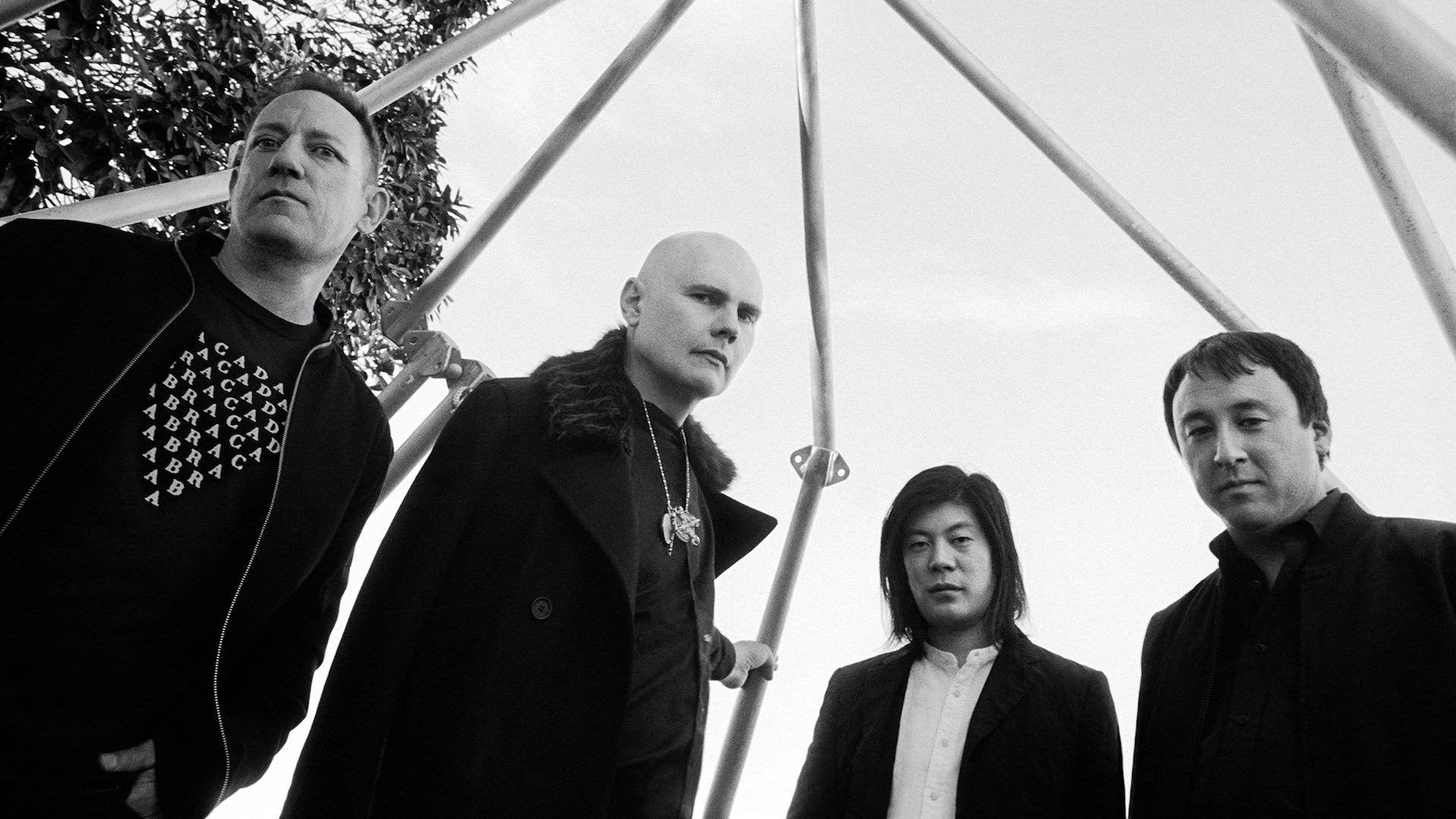 Conozca a la nueva guitarrista de The Smashing Pumpkins