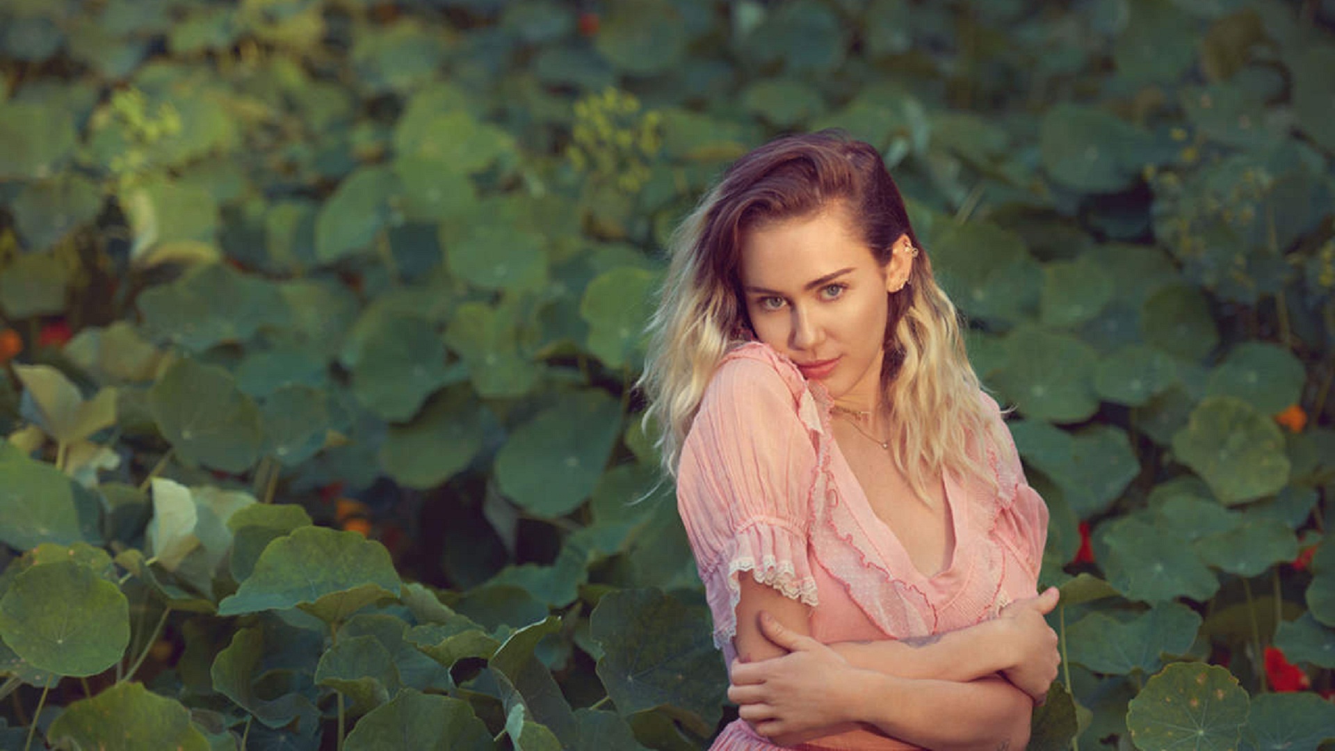 Miley Cyrus versiona ‘Roadhouse Blues’ de The Doors con Robby Krieger Miley Cyrus versiona ‘Roadhouse Blues’ de The Doors con Robby Krieger